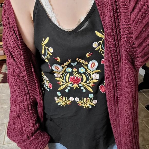 Floral Embroidered Cami Tank - Picture 3 of 9
